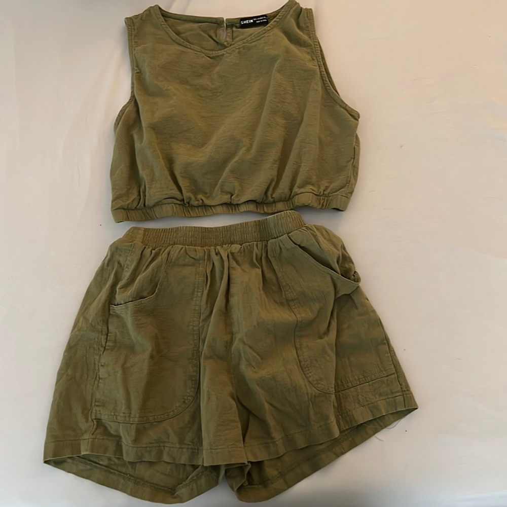 Olive green, linen short set. SHEIN size L but fits like M